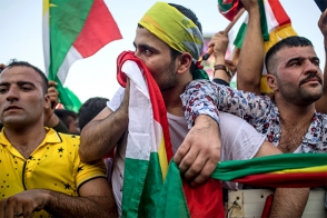 Курды хотят отделиться: Ирак пообещал ввести войска (видео)
