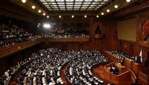 Правительство Японии распускает нижнюю палату парламента (видео)