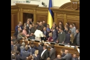 Ուկրաինայի խորհրդարանում պատգամավորների միջև հրմշտոց է տեղի ունեցել