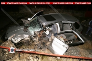 Խոշոր ավտովթար Կոտայքի մարզում. 27-ամյա վարորդը խմած վիճակում BMW X5-ով բախվել է էլեկտրասյանն ու ապառաժ քարերին