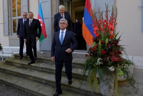 Թուրքերի, ադրբեջանցիների ու ռուսների հետ բանակցելուց տակ է տալիս