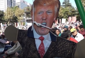 Տոկիոյում տեղի ունեցած բողոքի ակցիայի ժամանակ «ձերբակալել» են Դոնալդ Թրամփին (տեսանյութ)