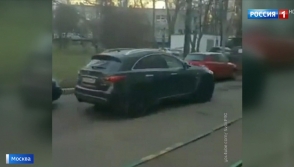 Մոսկվայի հղի բնակչուհին ամուսնուն նյարդայնացնելու համար միտումնավոր 6 ավտոմեքենայի է բախվել