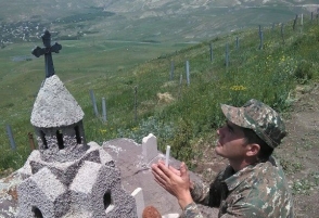 Թուրքիան Հայաստանի հետ սահմանին տեսախցիկներ է տեղադրում, իսկ մենք աղոթում ենք