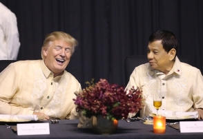 Ֆիլիպինների նախագահը երգել է՝ ասելով, որ դա Թրամփի «պահանջն» էր (տեսանյութ)