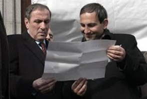 Իր առաջնորդին դավաճանելուց հետո պետք է, որ վաղուց ինքնասպան եղած լիներ