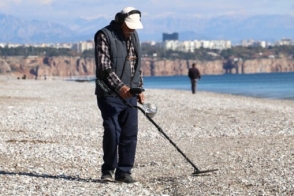 Գանձախույզներն Անթալիայի լողափերում թանկարժեք իրեր են որոնում