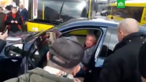 Կիևում Լինչի դատաստանի են ենթարկել տարեց վարորդին, ով կայանել էր մեքենան և գնացել սուպերմարկետ (տեսանյութ)