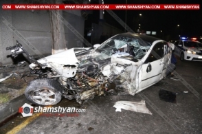 Երևանում 22-ամյա վարորդը Nissan-ով բախվել է աղբամանին, հետո՝ ռեստորանի դարպասին ու հաստաբուն ծառին