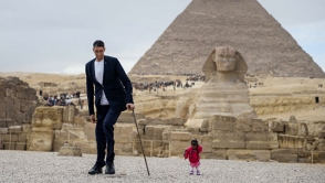 Եգիպտոսում հանդիպել են աշխարհի ամենաբարձրահասակ տղամարդն ու ամենակարճահասակ կինը