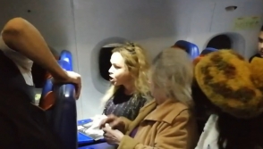«Պատգամավորի կինն» անկարգություններ է կատարել ինքնաթիռում (տեսանյութ)