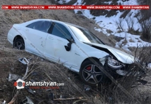 Ծաղկաձոր հանգստի ժամանած ՌԴ 21-ամյա քաղաքացին Mercedes-ով վթարի է ենթարկվել և հայտնվել ձորում. կա վիրավոր