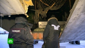 Օդանավակայանում հավաքել են ինքնաթռից թափված ոսկու սալիկները