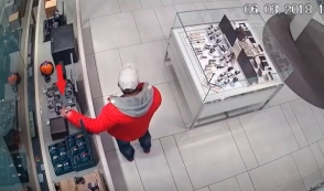Հյուսիսային պողոտայում գործող խանութի ցուցափեղկից գողացել է ժամացույցներ (տեսանյութ)