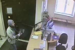 Կացինով զինված հարբած տղամարդը մտել է Մոսկվայի դպրոցներից մեկը (տեսանյութ)