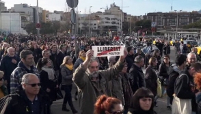 Իսպանիայում ոստիկանները մահակներով ցրել են Կատալոնիայի անկախացման կողմնակիցներին (տեսանյութ)