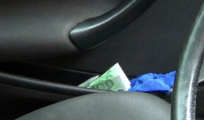 Սպառնացել է ինտիմ լուսանկարներն ուղարկել մտերմուհու ամուսնուն՝ պահանջելով ինտիմ կապը շարունակել