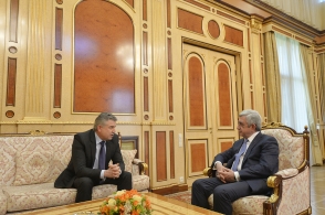 Սերժ Սարգսյանն ընդունել է Կարեն Կարապետյանին (տեսանյութ)