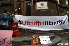 Բողոքի գործողություն ՀՀԿ-ի գրասենյակի մոտ (տեսանյութ, լրացված)