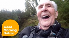 Ռեկորդ․ Հաշմանդամի սայլակով տեղաշարժվող 106-ամյա անգլիացին իջել Է Zip Line-ով