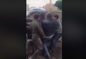 Սամվել Ալեքսանյանը ոտքով հարվածել է ցուցարարին (տեսանյութ)