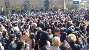 Վանաձորի պետական համալսարանի հարյուրավոր ուսանողները դասադուլ են հայտարարել (տեսանյութ)