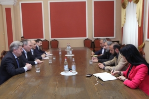 Խորհրդարանում կայացել է Նիկոլ Փաշինյանի հանդիպումը ռուս պատգամավորների հետ