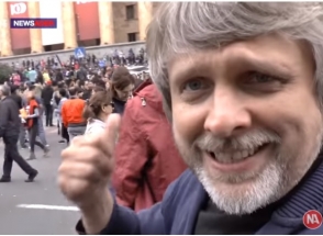 Մեկ հեղափոխությունից մյուսը․ Հայաստանցիներին հայտնի ռուս բլոգերը հիմա էլ Թբիլիսիում է (տեսանյութ)