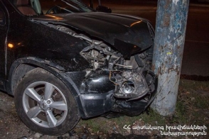 Նոր Նորքում «Ford Transit»-ը բախվել է էլեկտրական սյանը․ կա տուժած