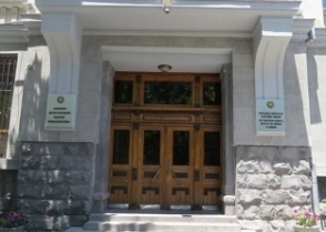 Երևանում թալանել են ավագ դատախազի դատախազական համարանիշներով Mercedes-ը