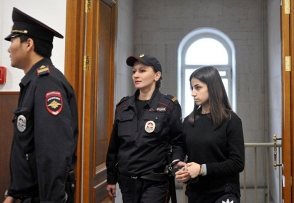 Մոսկվայի դատարանը ազատ արձակեց Խաչատուրյան քույրերից երկուսին (տեսանյութ)