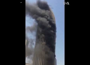 В Кувейте загорелся небоскреб