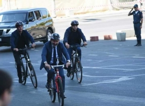 Премьер-министр Голландии тоже разъезжает на велосипеде…