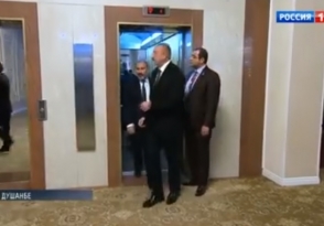 Пашинян и Алиев поднялись на одном лифте (видео)