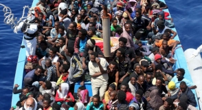 У берегов Испании за три дня нашли почти 2 тысячи беженцев