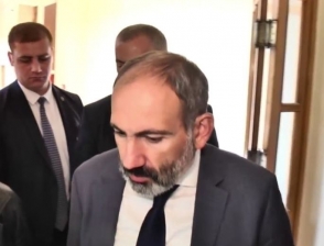 Никол Пашинян провел ряд встреч в парламенте (видео)