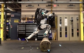 Робот «Boston Dynamics» продемонстрировал чудеса паркура