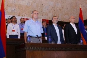 «Сасна црер» противопоставляются Николу Пашиняну?