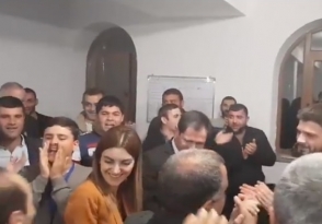 Диана Гаспарян отмечает свою победу на выборах (видео)