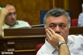 Имеет ли премьер право продолжать управлять правительством в статусе исполняющего обязанности?  