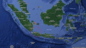 При крушении пассажирского самолета в Индонезии никто не выжил (видео)