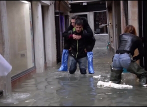 Исторический центр Венеции оказался под водой
