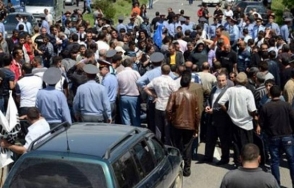 Մարտունիում ՔՊ ակտիվիստները փակել են Երևան-Վարդենիս-Մարտակերտ ճանապարհը