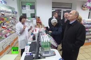Путин зашёл в аптеку после совещания в Санкт-Петербурге
