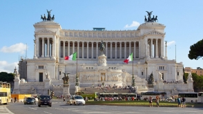 Евросоюз пригрозил Италии санкциями за несоблюдение долговых обязательств