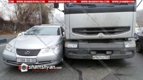 Երևանում բախվել են գլխավոր դատախազության համարանիշներով Lexus-ն ու ռուսական համարանիշներով բեռնատարը