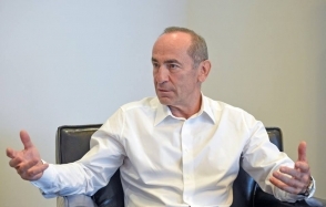 Рассмотрение в суде вопроса меры пресечения в отношении Роберта Кочаряна продолжится завтра (видео)