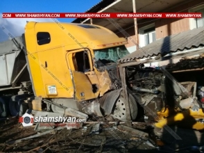 Լոռու մարզում 43-ամյա ռուս վարորդը խմած վիճակում բեռնատարով մխրճվել է գյուղացու տան մեջ. կա վիրավոր