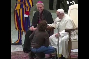 Ребенок прервал аудиенцию Папы Римского