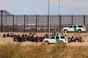 На границе США задержаны около 800 нелегальных мигрантов